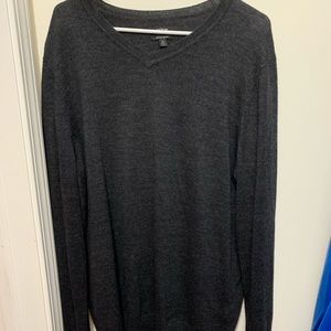 Men’s V neck sweater